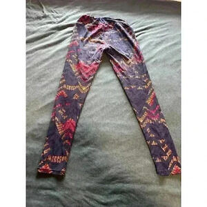 LuLaRoe leggings. Extra soft, stretch leggings, blue, red, gold pattern. OS
